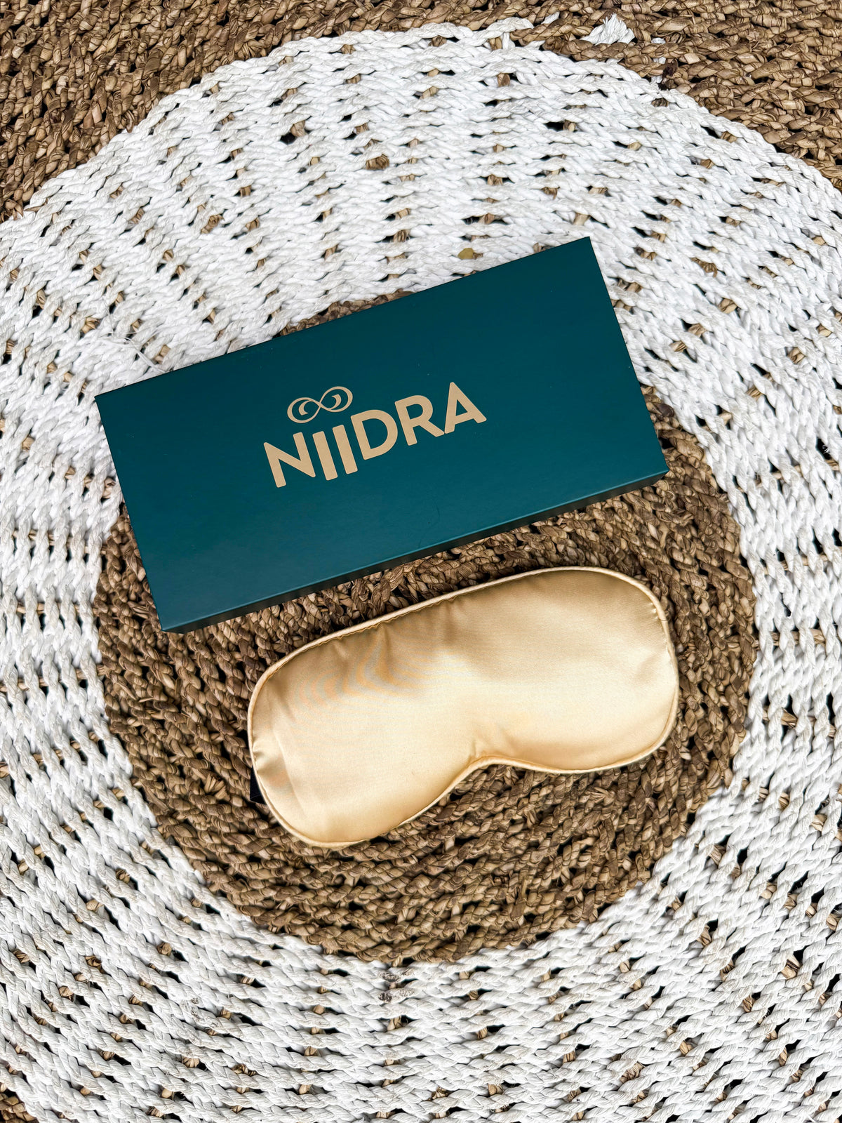 Eye mask golden